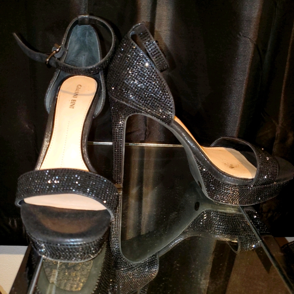Black sparkly Gianni Bini heeled sandals
